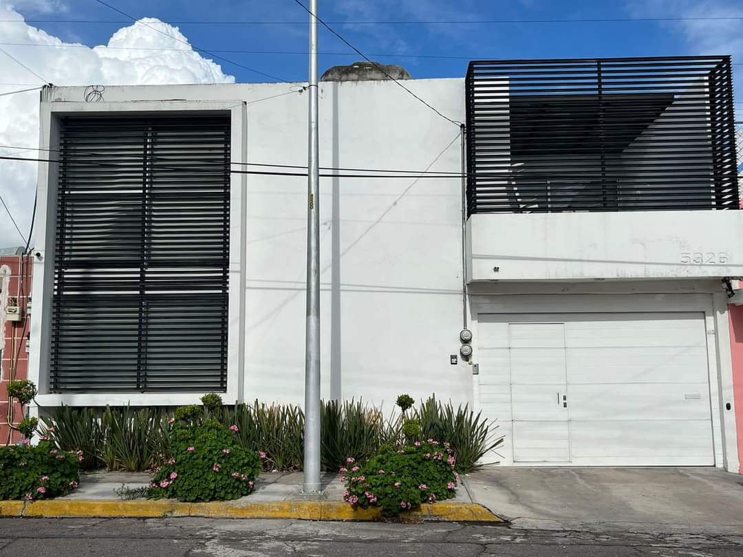 9-cv- Casa VENTA con depto Jardines de San Manuel