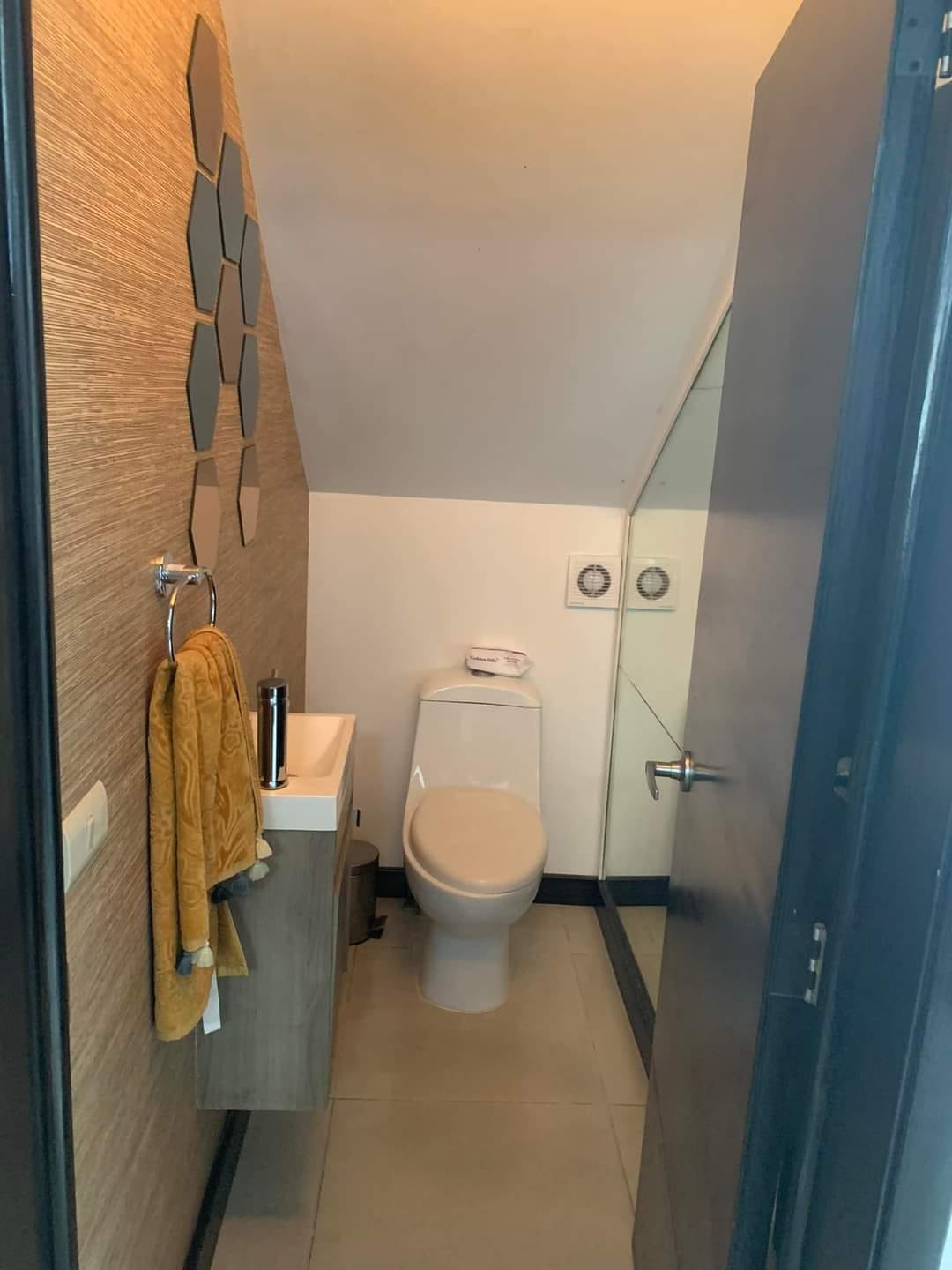 9-cv- Casa VENTA con depto Jardines de San Manuel